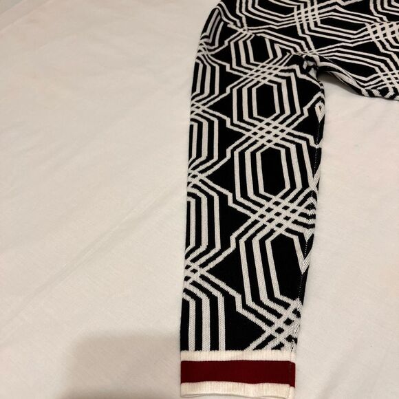 New York & Company Geometric Black and White Sweater with Red Accent New Size XL - Picture 10 of 12
